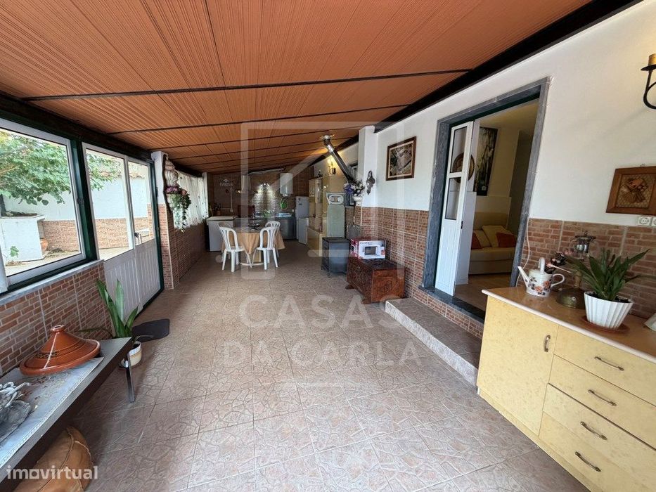 Propriedade T3 com Anexo T1+1 completamente renovada e jardim com 1...
