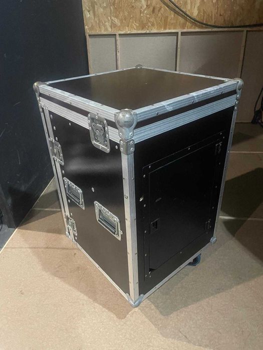 Rack 15U com suporte para mesa de som e com rodas