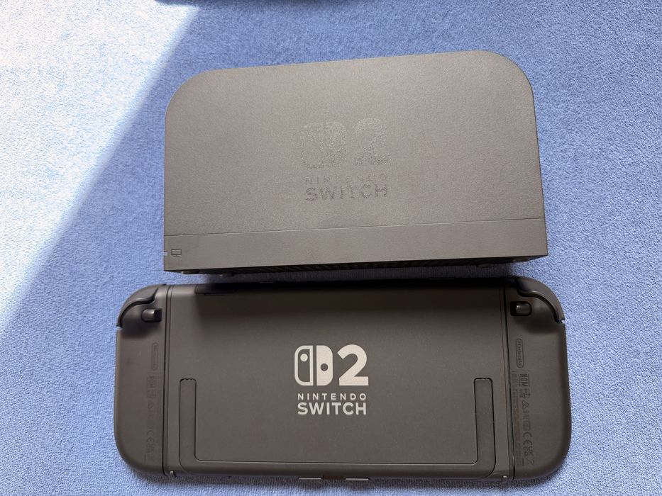 Nintendo Swith 2  prawie nowa lipiec 26 +gra