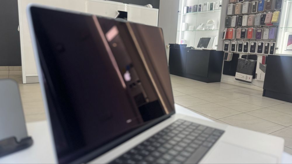 MacBook Pro 16” M4 Pro 24/512Gb Silver АКБ 99% стан нового MX2T3 MX2X3 за 1390€