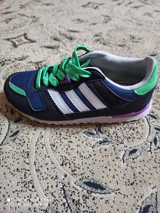 Кросівки дитячі Adidas originals.