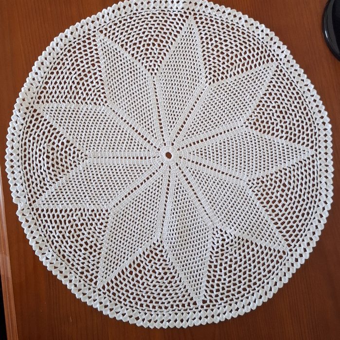 Naperão em crochê branco