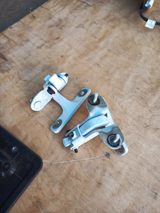 ,амортизатори кришки багажника і інше2023