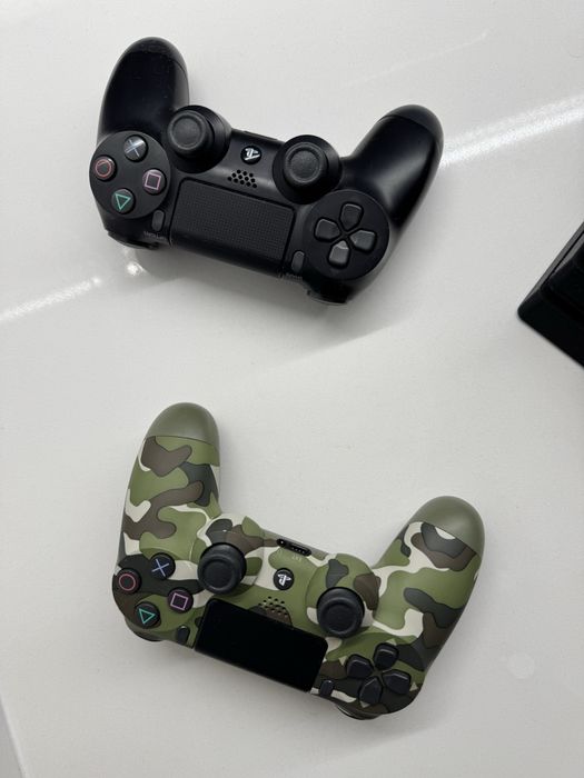 Playstation 4 + 2 Comandos + Jogos