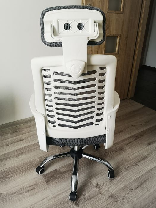 Krzesło biurowe z zagłówkiem