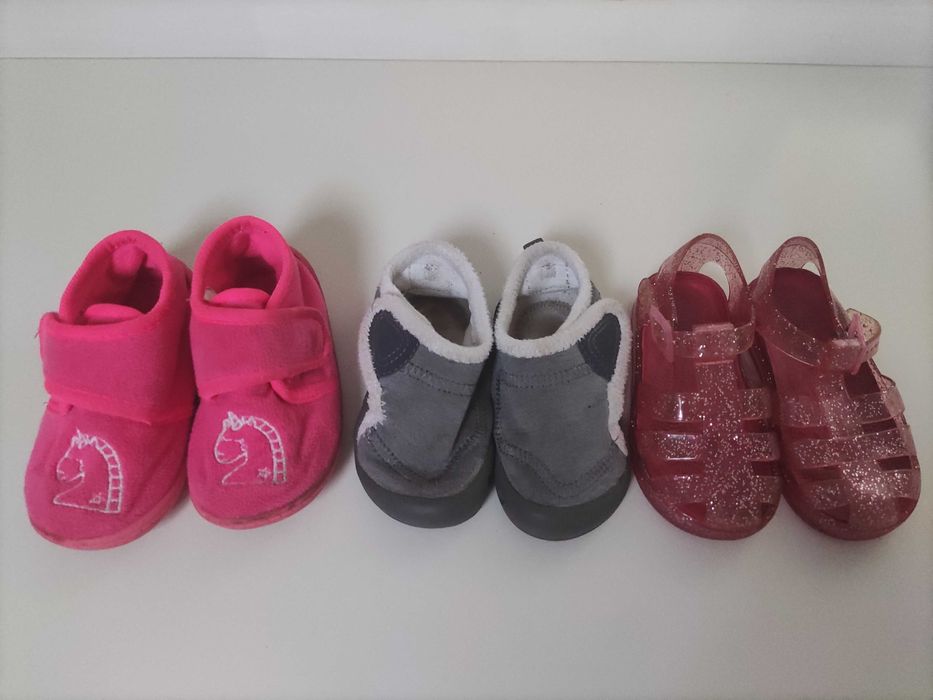 Pantufas 19 e 21 e sandália 22