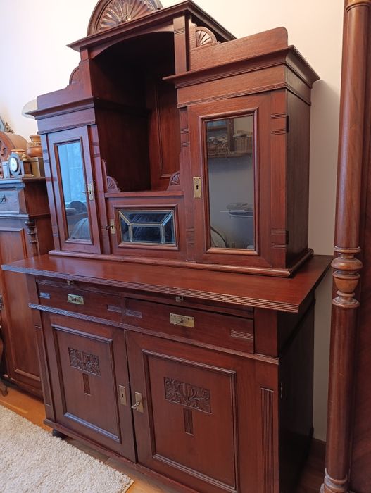 Stary kredens przedwojenny