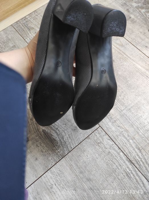 Sprzedam buty widoczne na zdjęciach