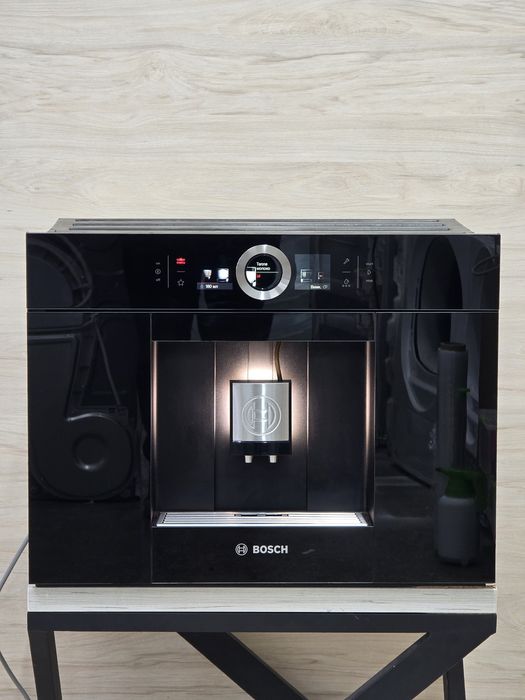 Топ.Кофемашина Bosch 8 Серія Чорний обсидіан Хороший стан