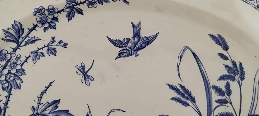 Antiga e grande travessa vitoriana séc XIx