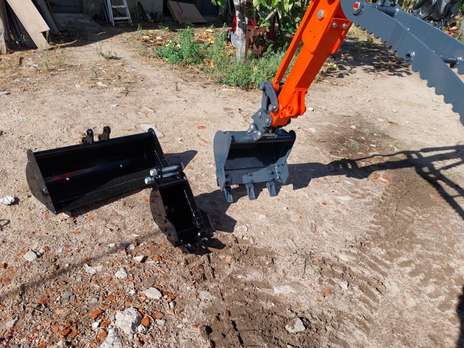 Mini Giratoria Hinomoto 1800 kg Nova