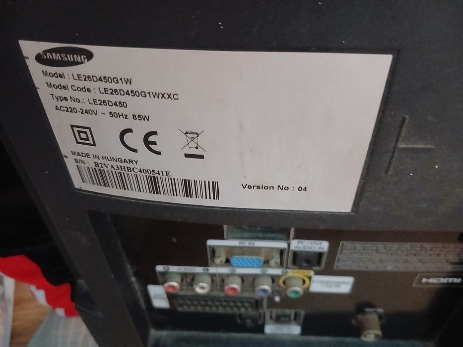 Tv samsung funciona muito bem .apenas tricamos por tamnaho maior