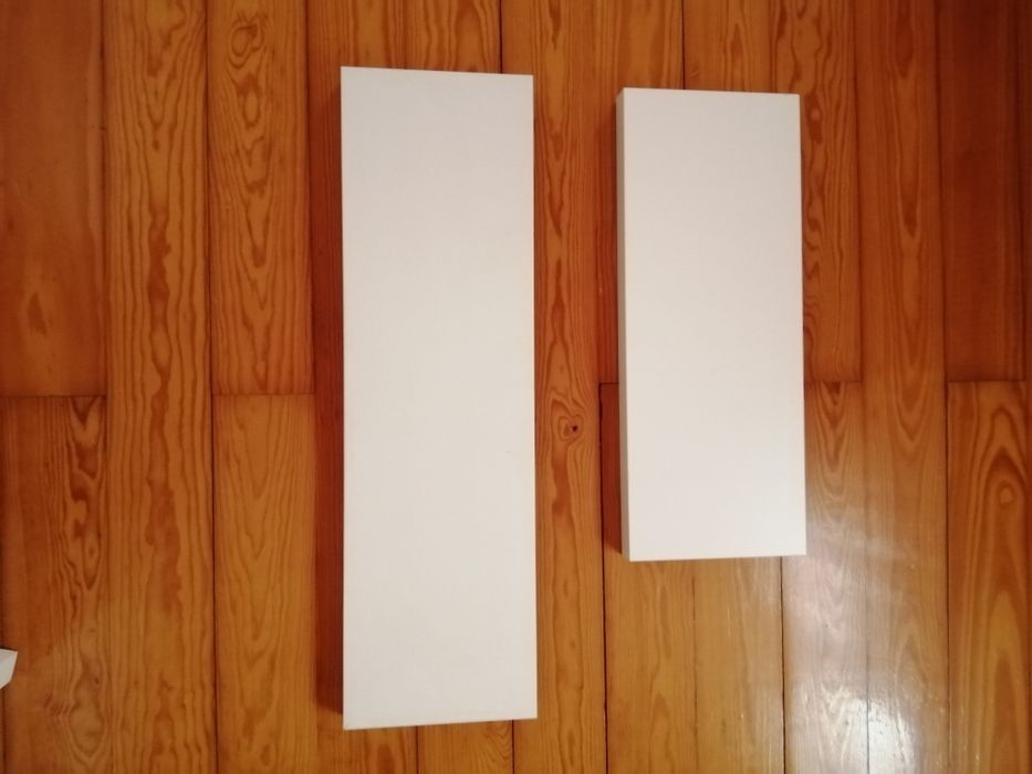 Duas prateleiras de parede suspensas, como novas!