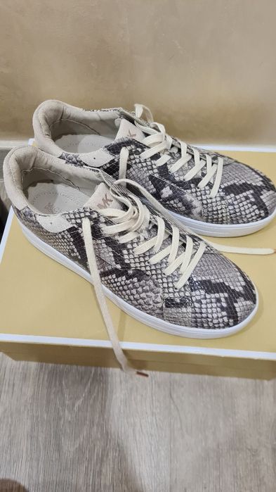 Продам кросівки нові Michael Kors