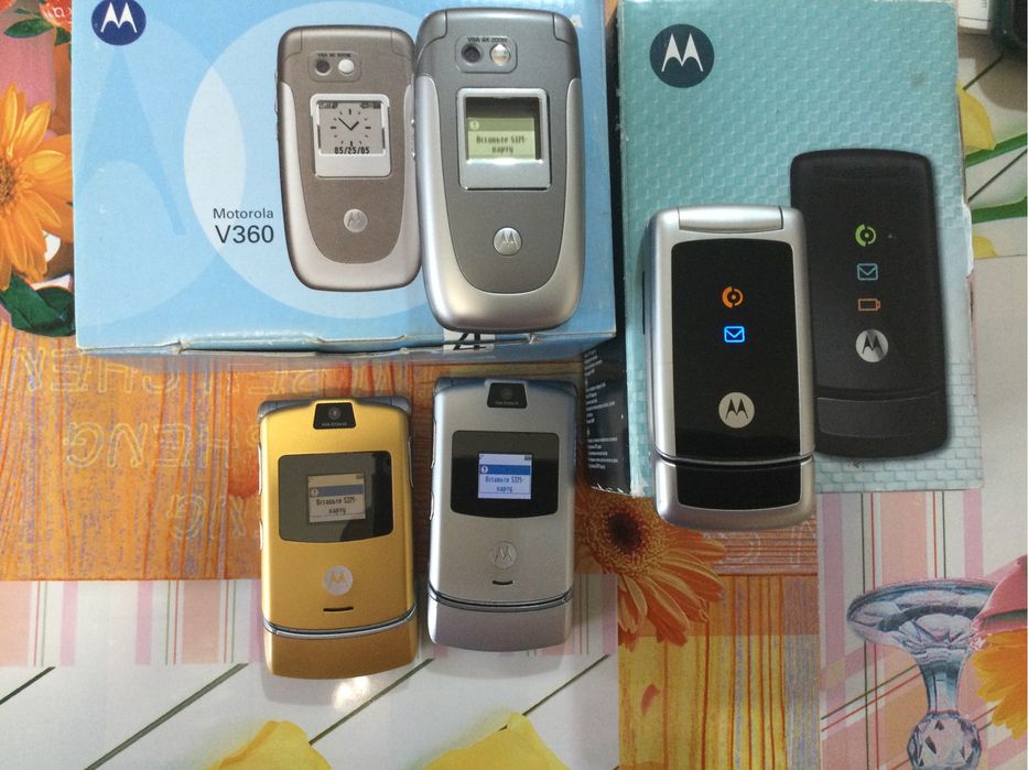 Кнопочный телефон Моторола w220