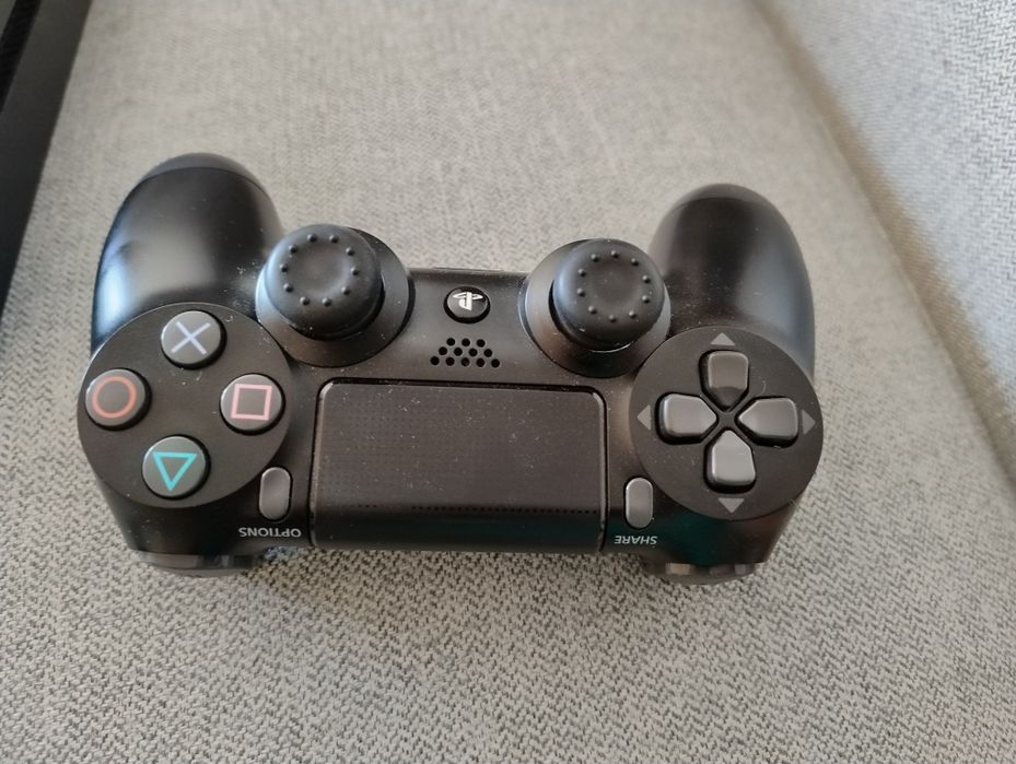 PS4 500gb super novo com 3 jogos