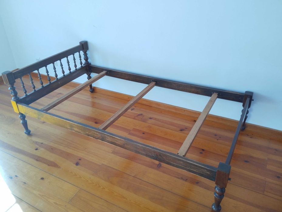 Vendo estrutura de cama de solteiro