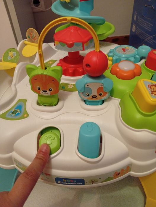Mesa de atividades infantil
