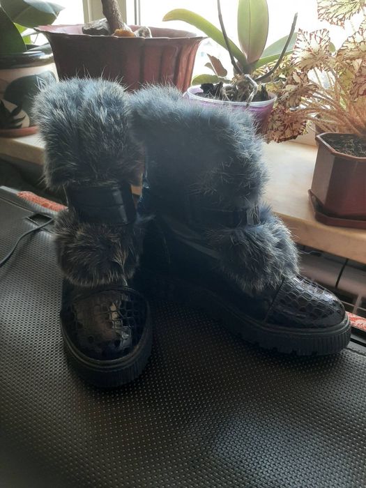 Зимові шкіряні сапожки з натуральним хутром