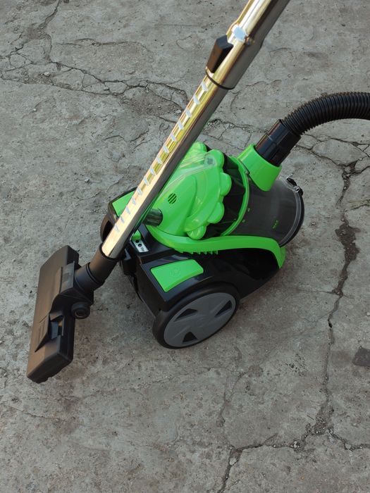 Продам пилосос  Grunhelm GVC8210G