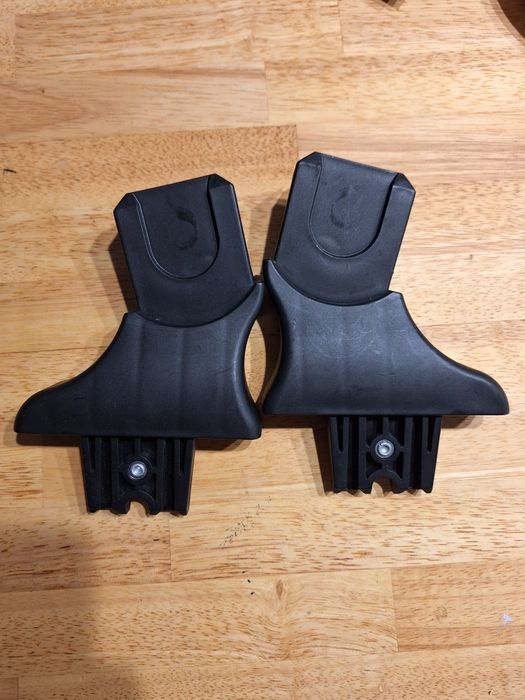 Adaptery Bebetto do fotelika samochodowego