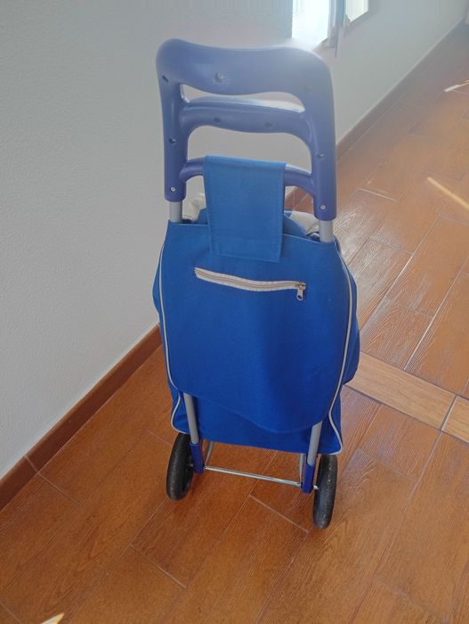 Carrinho de compras com rodinhas para compras