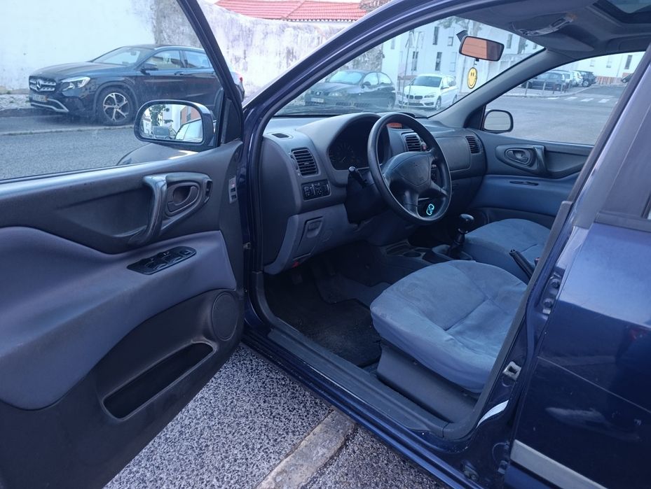 Vendo Mitsubishi space star 1.3 ano 2000 APENAS 160 000 KMS!!
