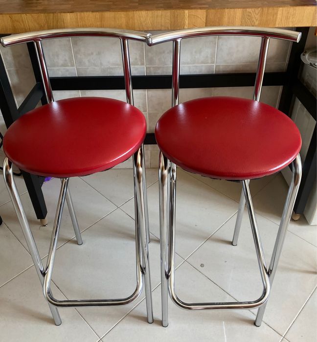 Bancos altos assentos em pele