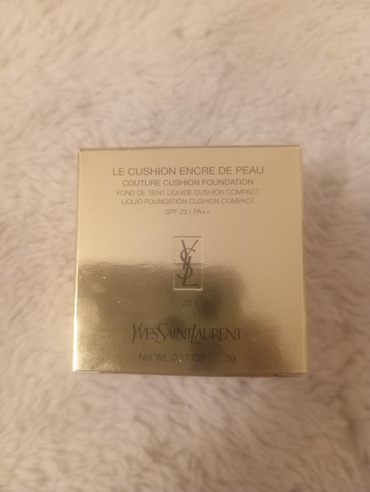 Puder YSL kolor 20