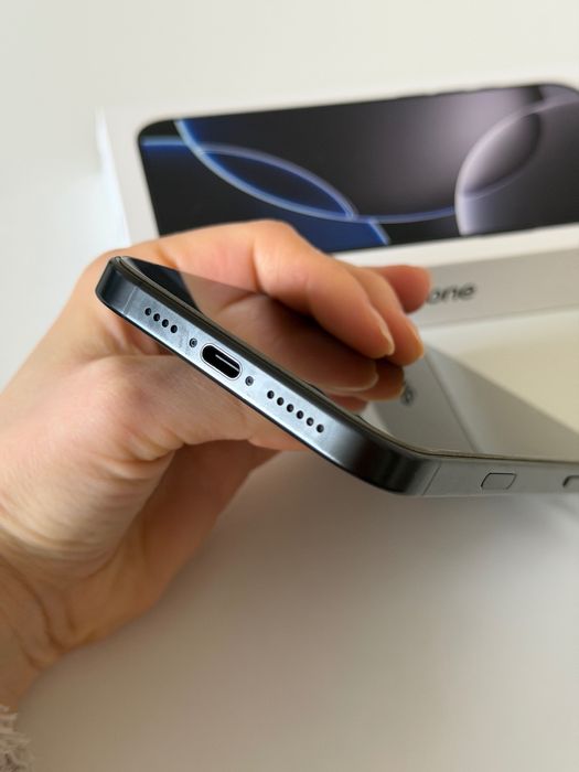 iPhone 16 Pro Max 1TB з безкоштовними чохлами та склом