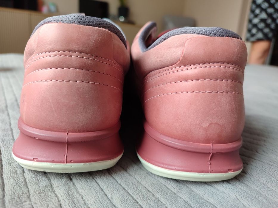 Оригінальні фірмові кросівки ECCO