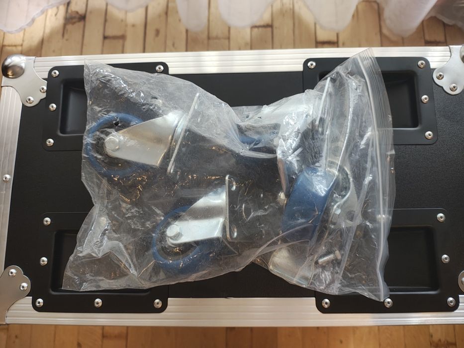 Flight Case skrzynia transportowa 62x34x51 cm na kółkach
