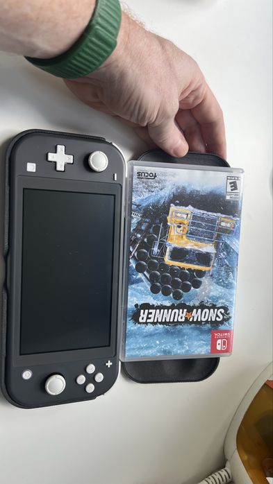 Nintendo Swith lite в чудовому стані + картридж Snow Runner!