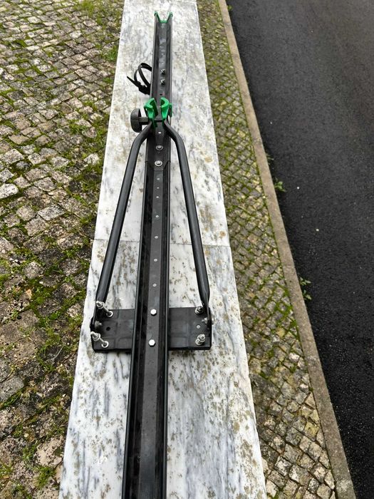 Suporte para bicicleta em porta bagagens