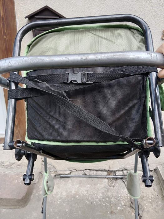 Дитяча гойдалка .