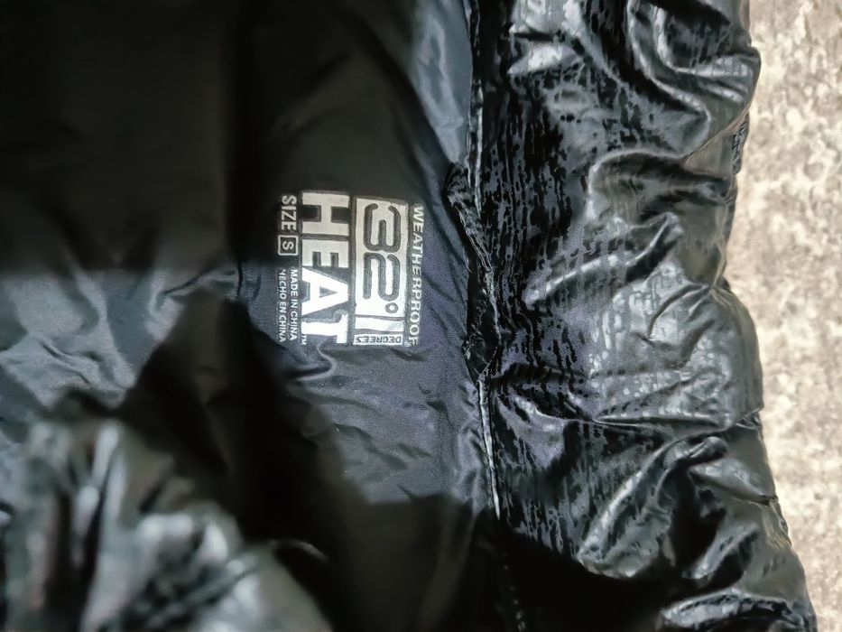 Жилетка Чорна  розмір с 32 heat