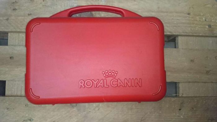 Dispensador de comida e agua para viagem