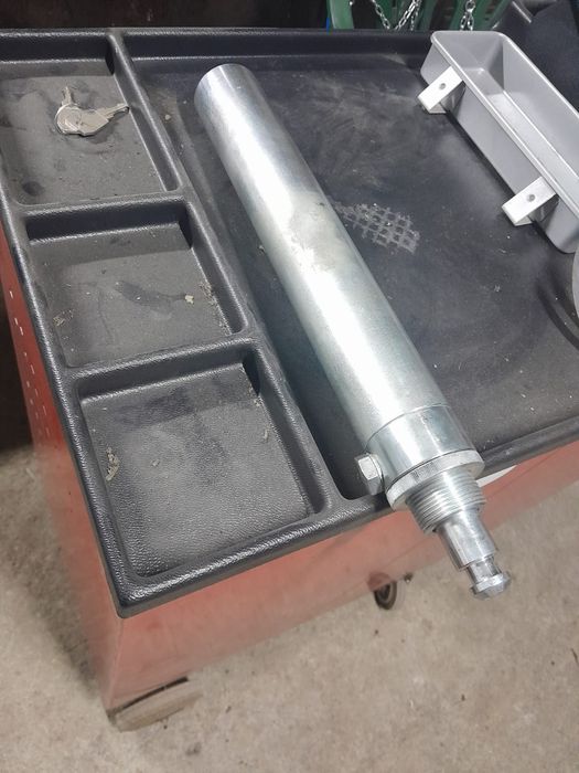 Siłownik hydrauliczny zasuwy 8"