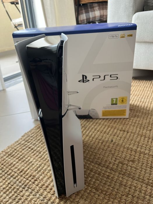 PS5 SLIM e FIFA25