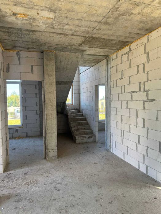 Продаж будинку на Дендропарку