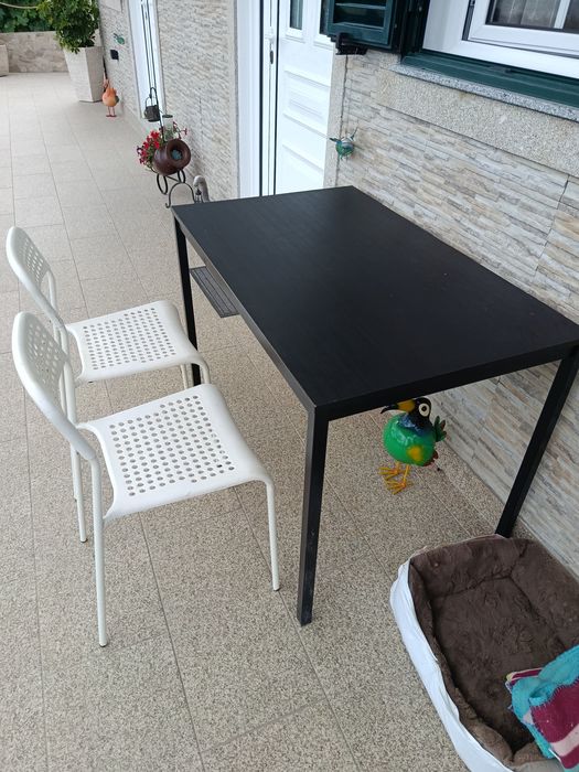 Mesa e 4 cadeiras