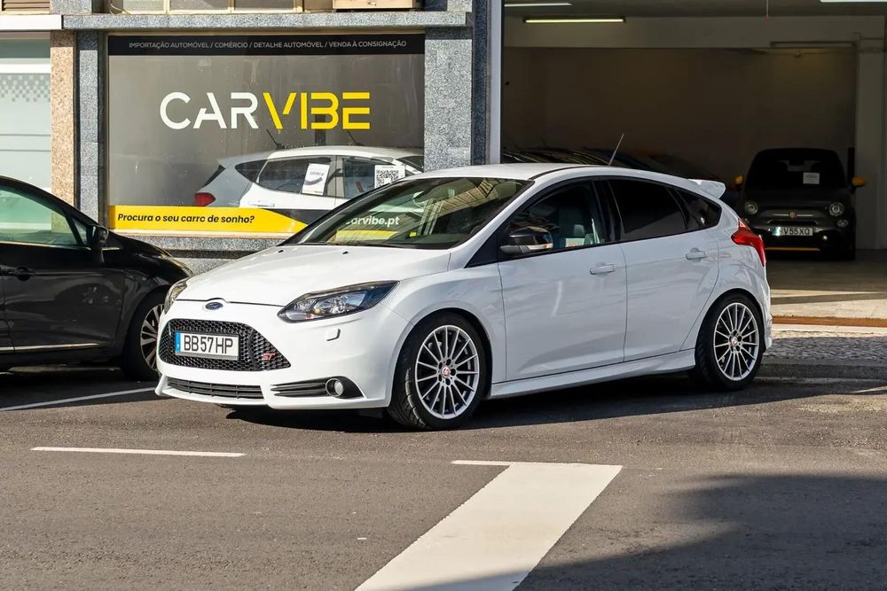 Ford Focus 2.0 EcoBoost ST c/ Pack Pele Desportiva