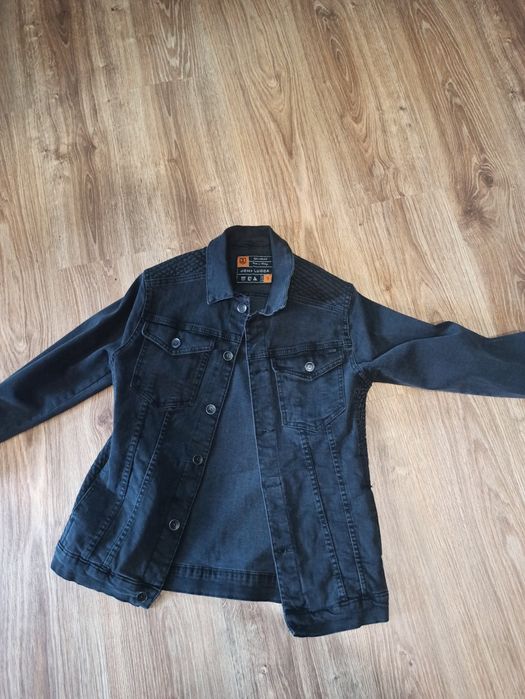 Ародам джинсову куртку в дуже хорошому стані