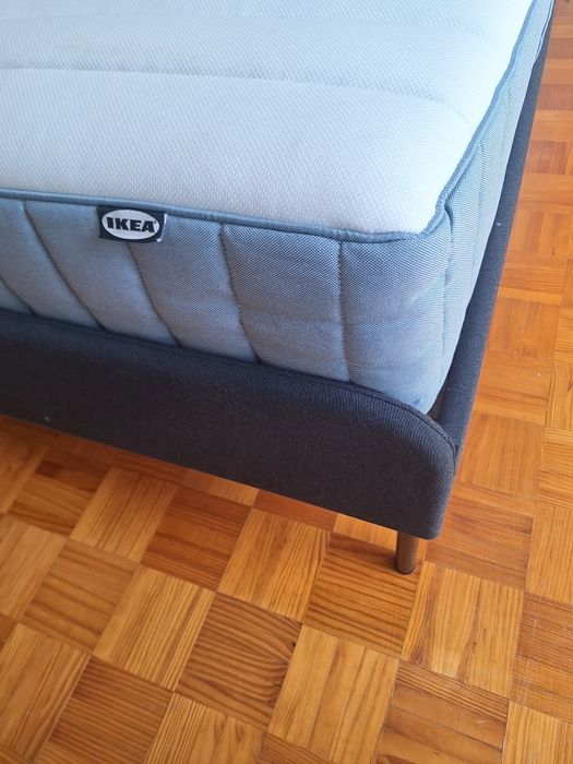 Estrutura de cama estofada