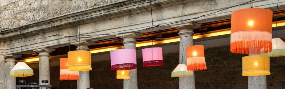 Candeeiro laranja com franja laranja