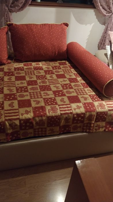 Edredom,almofadas,rolos e estore