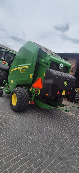 Prasa John Deere V451 M