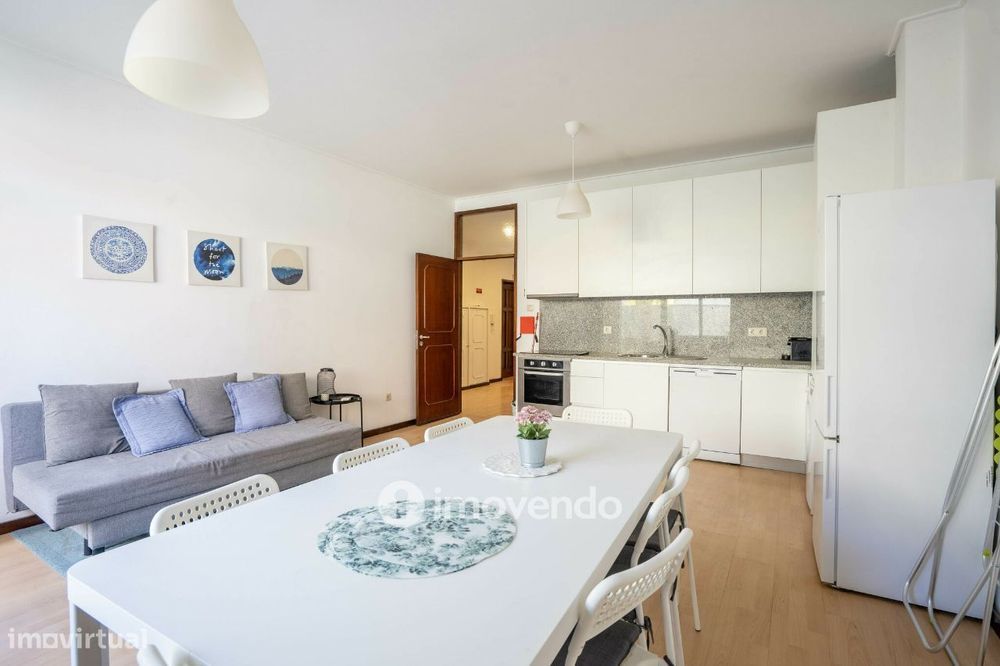 Apartamento T3, com duas varandas, em Paranhos, no centro do Porto