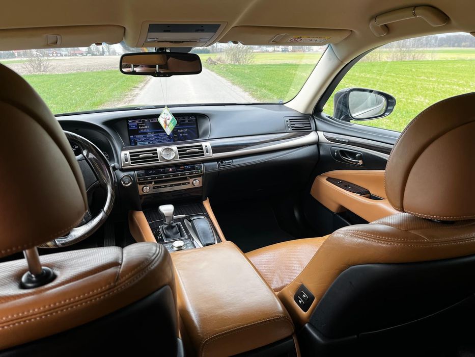 Lexus  LS460  AWD