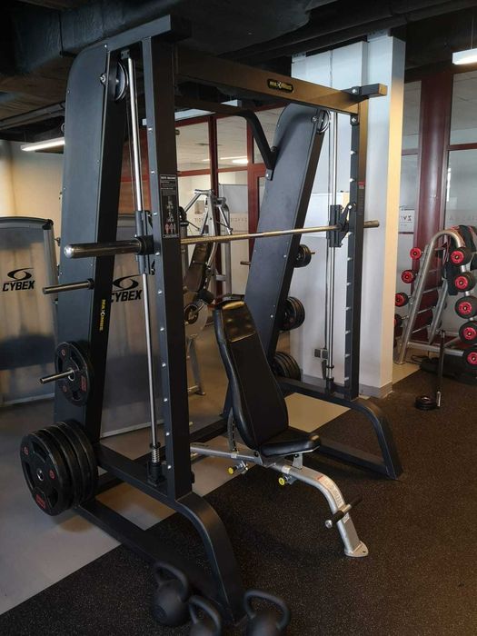 Maszyna smitha -suwnica Nowa FV  siłownia pokój personalny